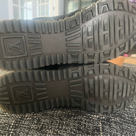 Gently worn Louis Vuitton sneakers. (See slight coloring on soles) - Picture 7 of 9